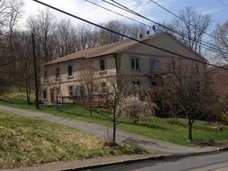 67 W Main St in Delaware Water Gap, PA - Foto de edificio