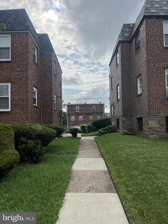 940 Vernon Rd in Philadelphia, PA - Building Photo