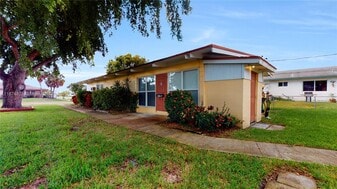 227 SE 1st St in Dania Beach, FL - Building Photo