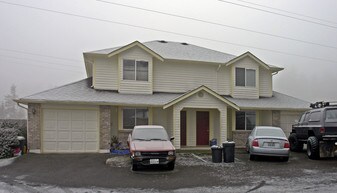 12105-12107 112th Ave E in Puyallup, WA - Building Photo