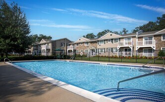 25 Williams Blvd in Lake Grove, NY - Building Photo