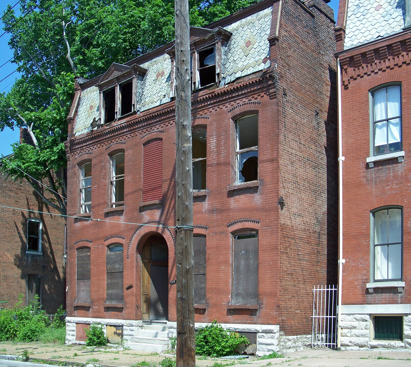 1523 Mallinckrodt St in St. Louis, MO - Building Photo