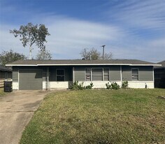 5847 Belcrest St in Houston, TX - Building Photo