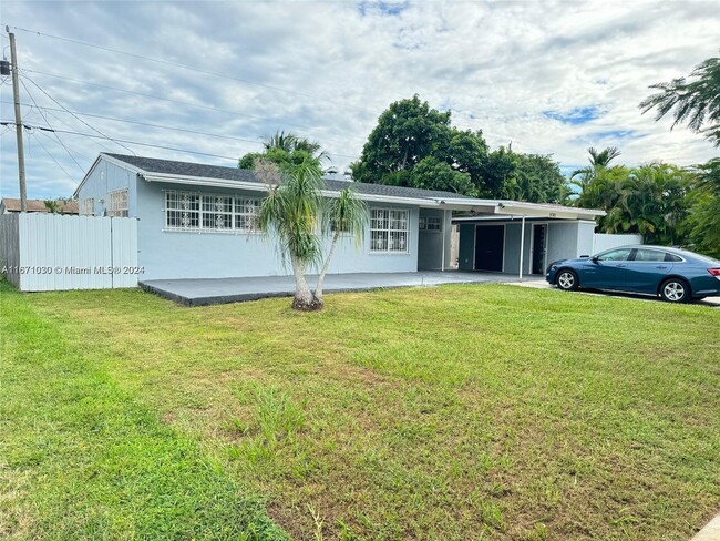 9740 Dominican Dr in Cutler Bay, FL - Building Photo - Building Photo