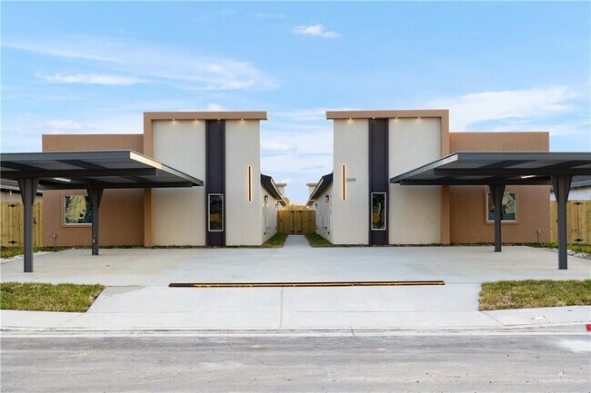 property at 11 West Dr
