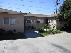 6333-6337 Woodlawn Ave in Bell, CA - Foto de edificio - Building Photo