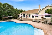 131 Malloy Dr in East Quogue, NY - Building Photo - Building Photo