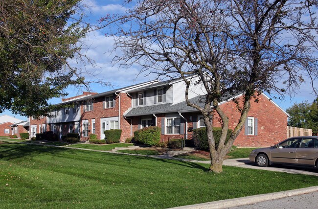 Three Fountains in Fort Wayne, IN - Foto de edificio - Building Photo