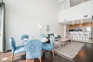 7939 East Dr in North Bay Village, FL - Building Photo