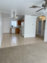 3940 N Kioha Dr, Unit Unit B in Eloy, AZ - Building Photo - Building Photo