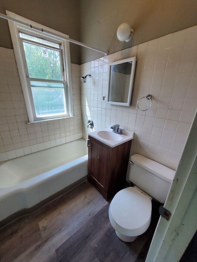 2201-2203-2203 N 32nd St in Milwaukee, WI - Building Photo - Building Photo