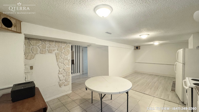 2-3562 Ellengale Dr in Mississauga, ON - Building Photo - Building Photo