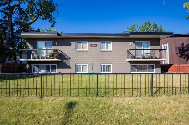 4323 73 St NW in Calgary, AB - Building Photo - Building Photo