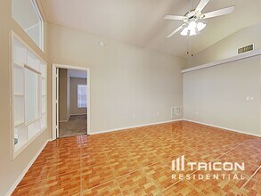 3910 Creek Woods Dr in Plant City, FL - Building Photo - Building Photo