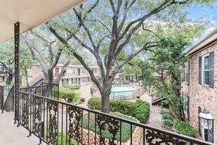 3224 Timmons Ln in Houston, TX - Building Photo