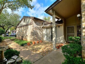 7919 Ridgeline N in Austin, TX - Building Photo - Building Photo