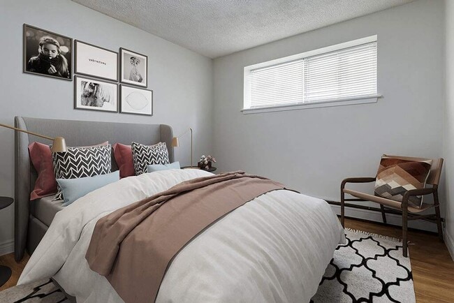 Berkeley Manor in Saskatoon, SK - Building Photo - Building Photo