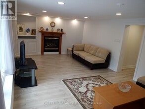 100 Grandview Ave in Markham, ON - Building Photo - Building Photo