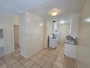 437 Walnut Ave, Unit 5 in Long Beach, CA - Building Photo - Building Photo