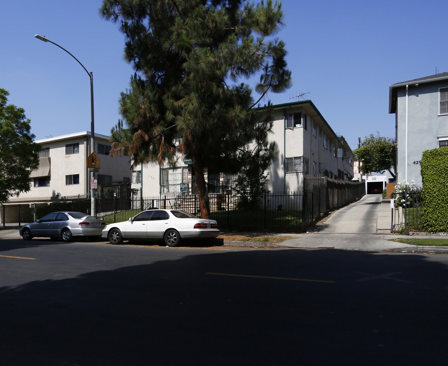 435 S Hoover St in Los Angeles, CA - Building Photo