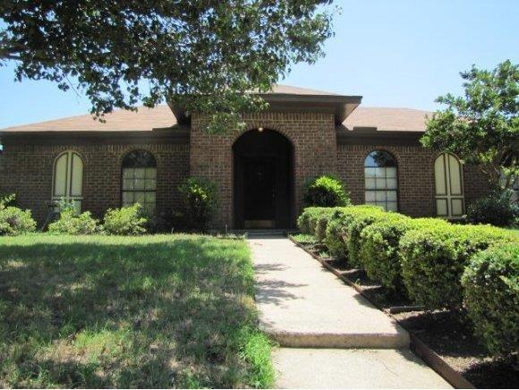 1220 Colmar Dr in Plano, TX - Building Photo