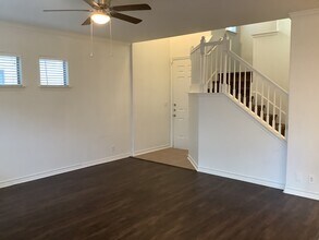 1223 Cresswell Cove in San Antonio, TX - Foto de edificio - Building Photo