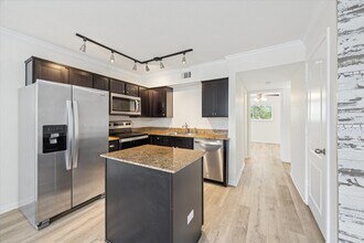 300 Pecore St in Houston, TX - Building Photo - Building Photo