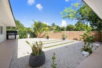 7800 NE 10th Ct in Miami, FL - Building Photo - Building Photo
