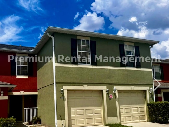 property at 533 Cresting Oak Cir