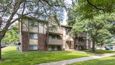 Nottingham Place Apartments in Kalamazoo, MI - Building Photo - Building Photo