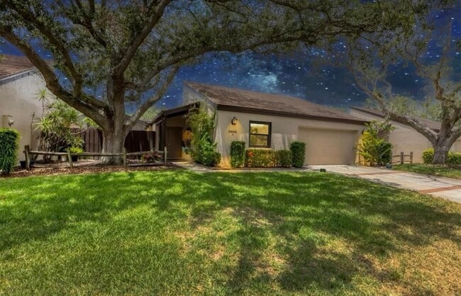 property at 3955 Glen Oaks Manor Dr