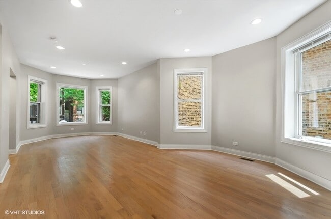 5816 N Ridge Ave in Chicago, IL - Foto de edificio - Building Photo