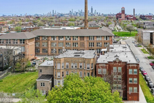 819-21 S Independence Blvd Chicago, IL 60624 in Chicago, IL - Foto de edificio - Building Photo