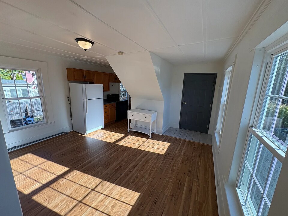 144 Rumford St, Unit 2 in Concord, NH - Foto de edificio