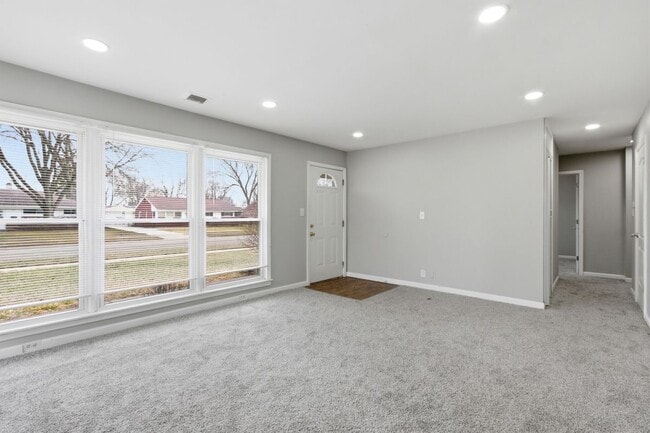 125 Sheffield Dr in Troy, MI - Foto de edificio - Building Photo