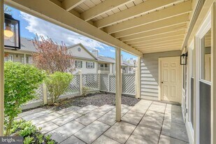 20527 Shadyside Way in Germantown, MD - Building Photo