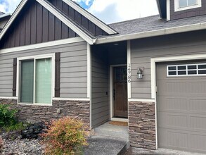 14786 Southeast Wind Song Place in Clackamas, OR - Building Photo - Building Photo