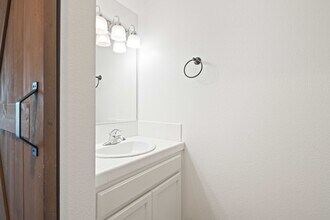 24518 McBean Pkwy in Santa Clarita, CA - Building Photo - Building Photo