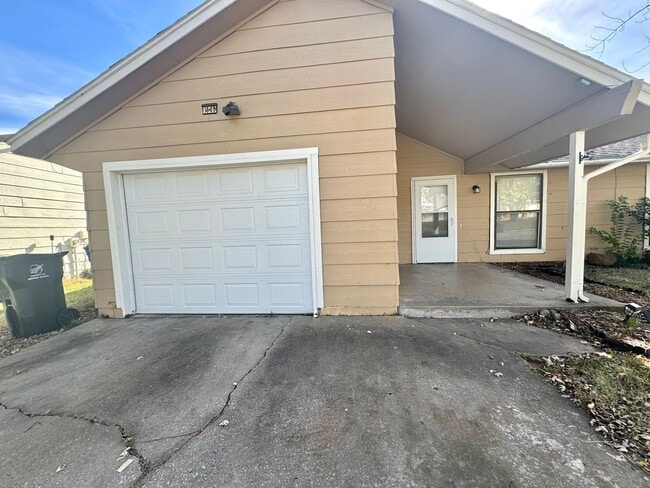 property at 1605 W Madison St