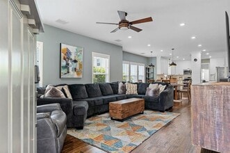 607 S Alamo St in Weatherford, TX - Building Photo - Building Photo