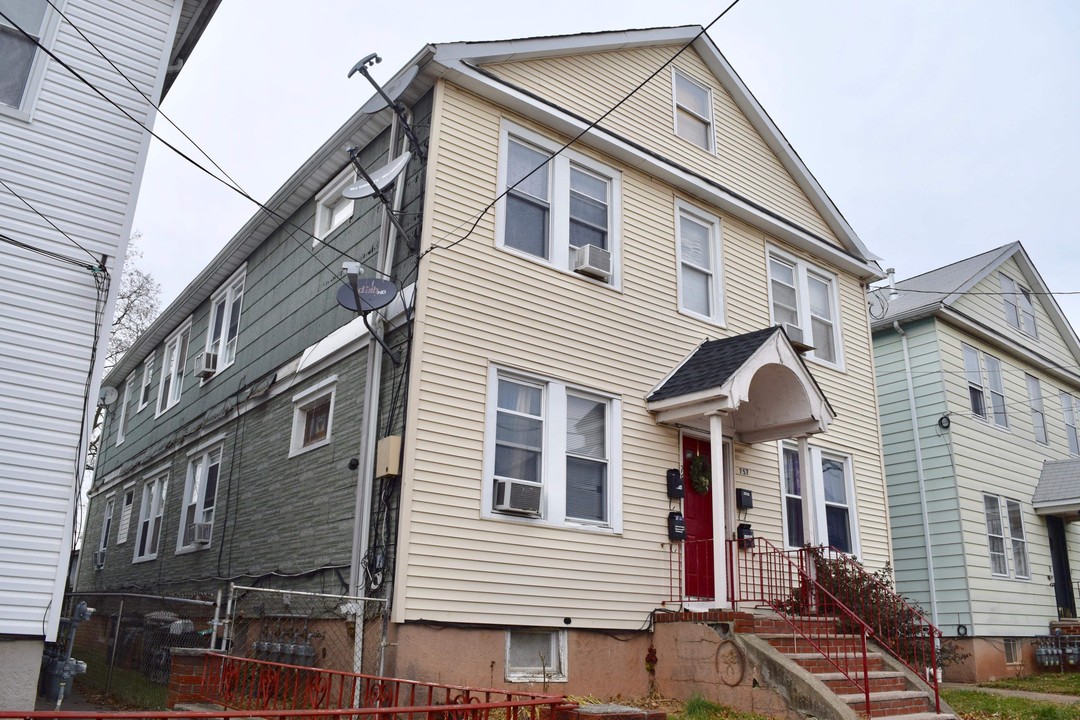 757 Ogden St - Great Investment in Elizabeth, NJ - Building Photo