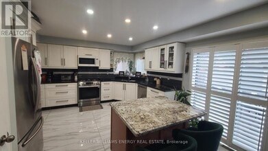 12 Phillpot Ln in Ajax, ON - Building Photo - Building Photo