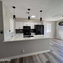 409 W Pontiac Dr in Phoenix, AZ - Building Photo - Building Photo