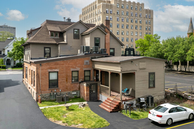 274 Alexander St in Rochester, NY - Foto de edificio - Building Photo