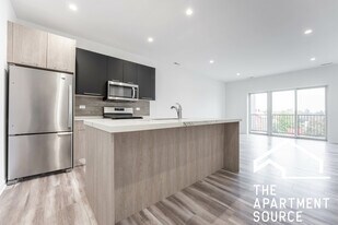 2533 W Fullerton Ave, Unit 503 in Chicago, IL - Building Photo