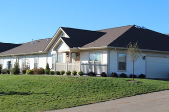 Wales Crossing in North Canton, OH - Foto de edificio - Building Photo