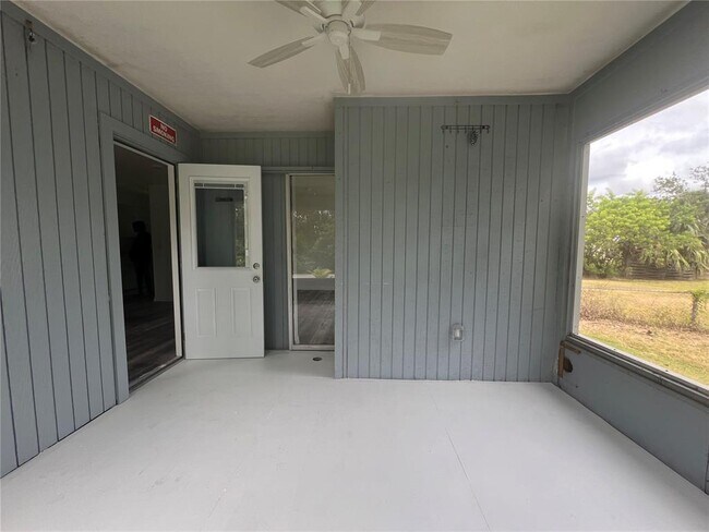 2422 Dixie Ave in Punta Gorda, FL - Building Photo - Building Photo