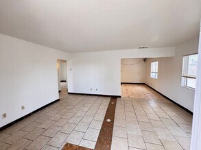 1335 W Vista Way, Unit 1335 W Vista Way Unit A in Vista, CA - Building Photo - Building Photo