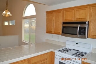 1277 Bourang Way in Turlock, CA - Building Photo - Building Photo