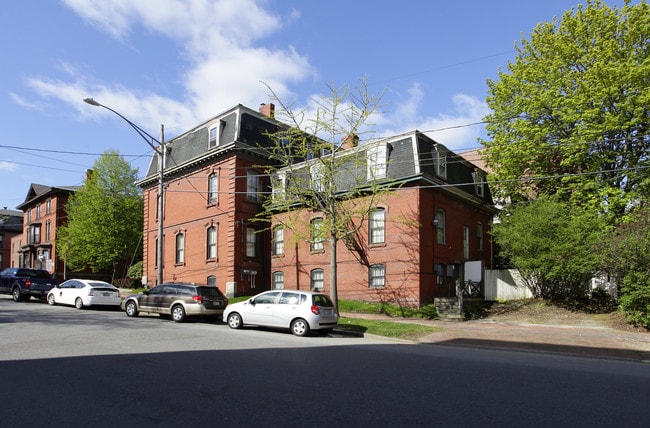 33 Deering St in Portland, ME - Building Photo - Building Photo